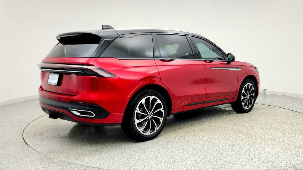 Used 2025 Lincoln Nautilus Reserve image 5