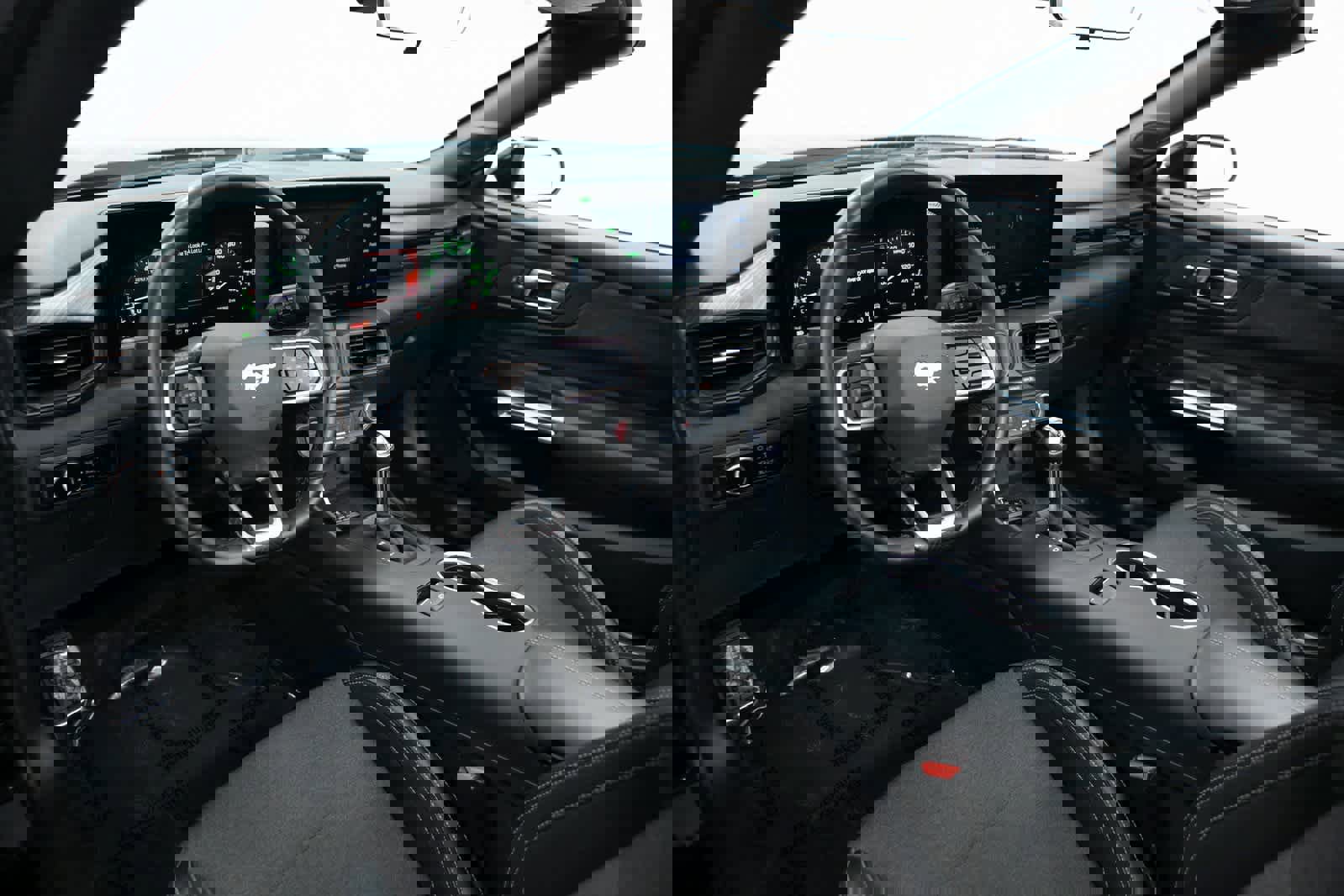 Used 2024 Ford Mustang EcoBoost image 4