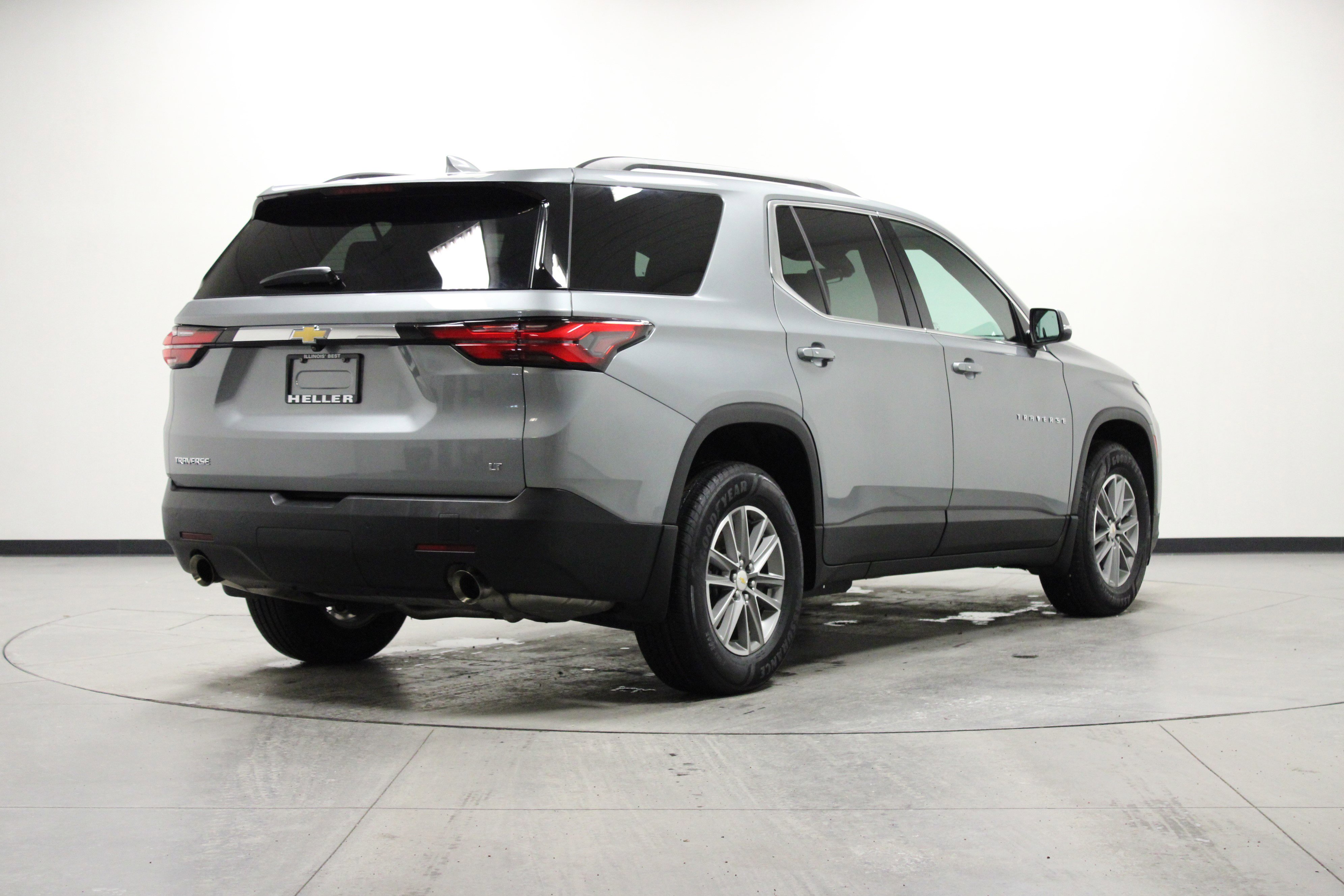 Used 2023 Chevrolet Traverse LT image 4