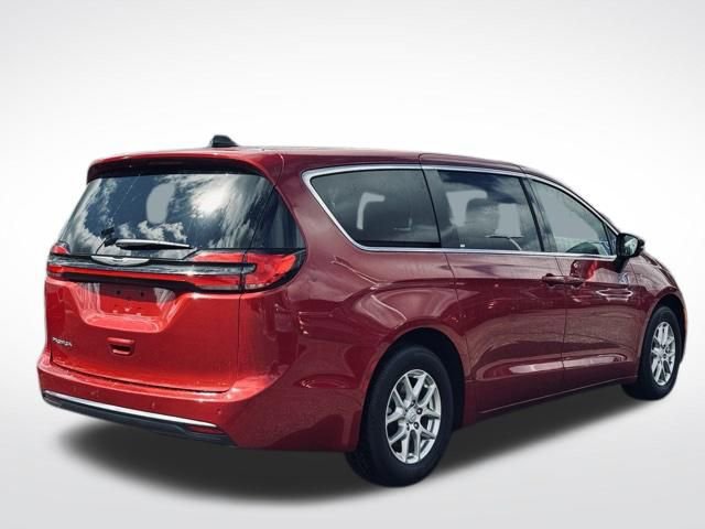 Used 2025 Chrysler Pacifica Select FWD image 6