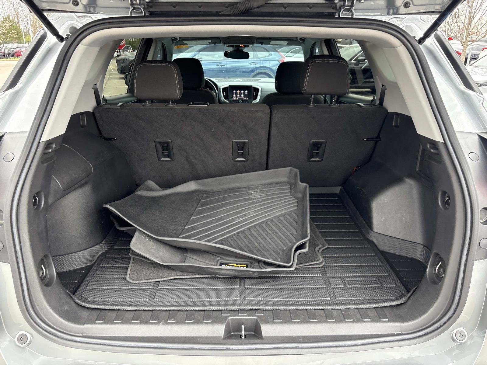 Used 2023 GMC Terrain SLE image 32