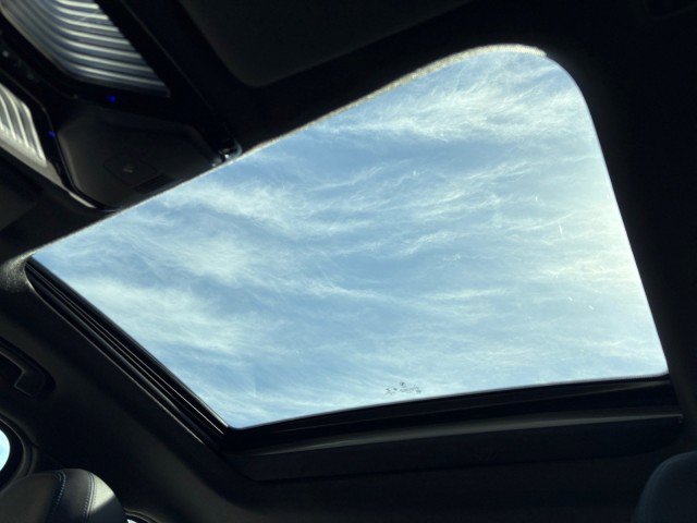 Used 2020 BMW 330i xDrive Sedan w/ M Sport Package image 4