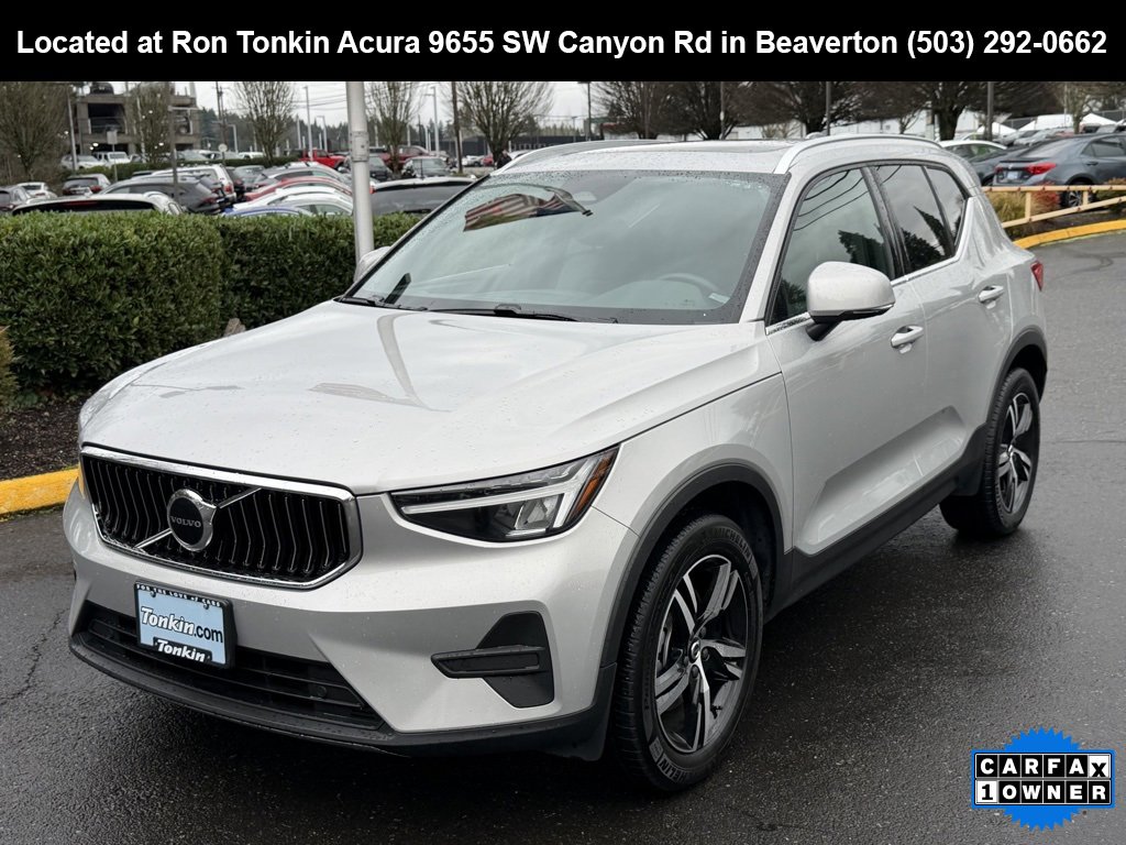 Used 2024 Volvo XC40 B5 Core image 4