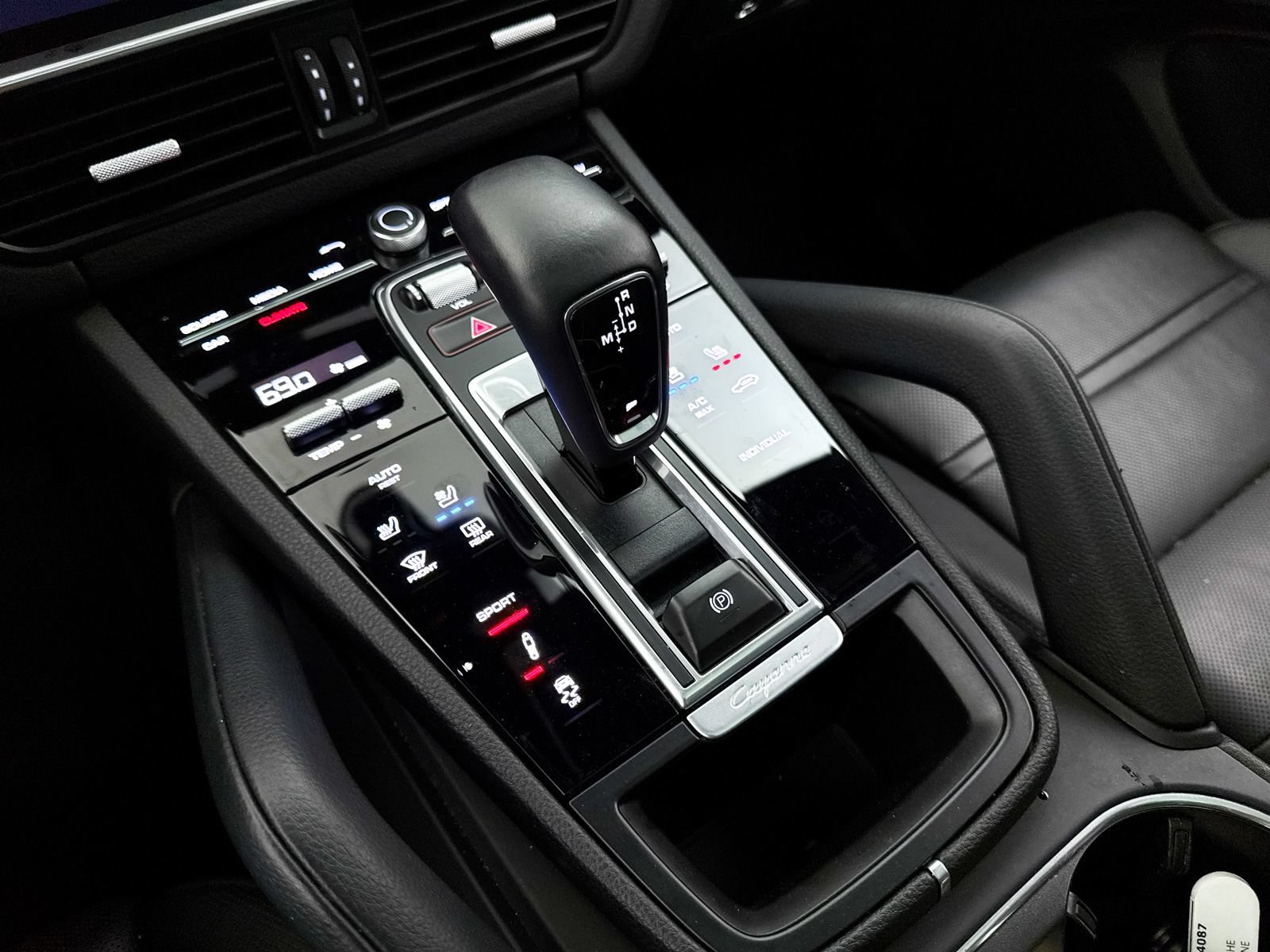 Used 2023 Porsche Cayenne Platinum Edition AWD/4WD image 29