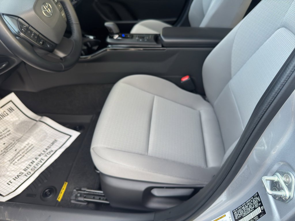 Used 2024 Toyota Prius LE image 5