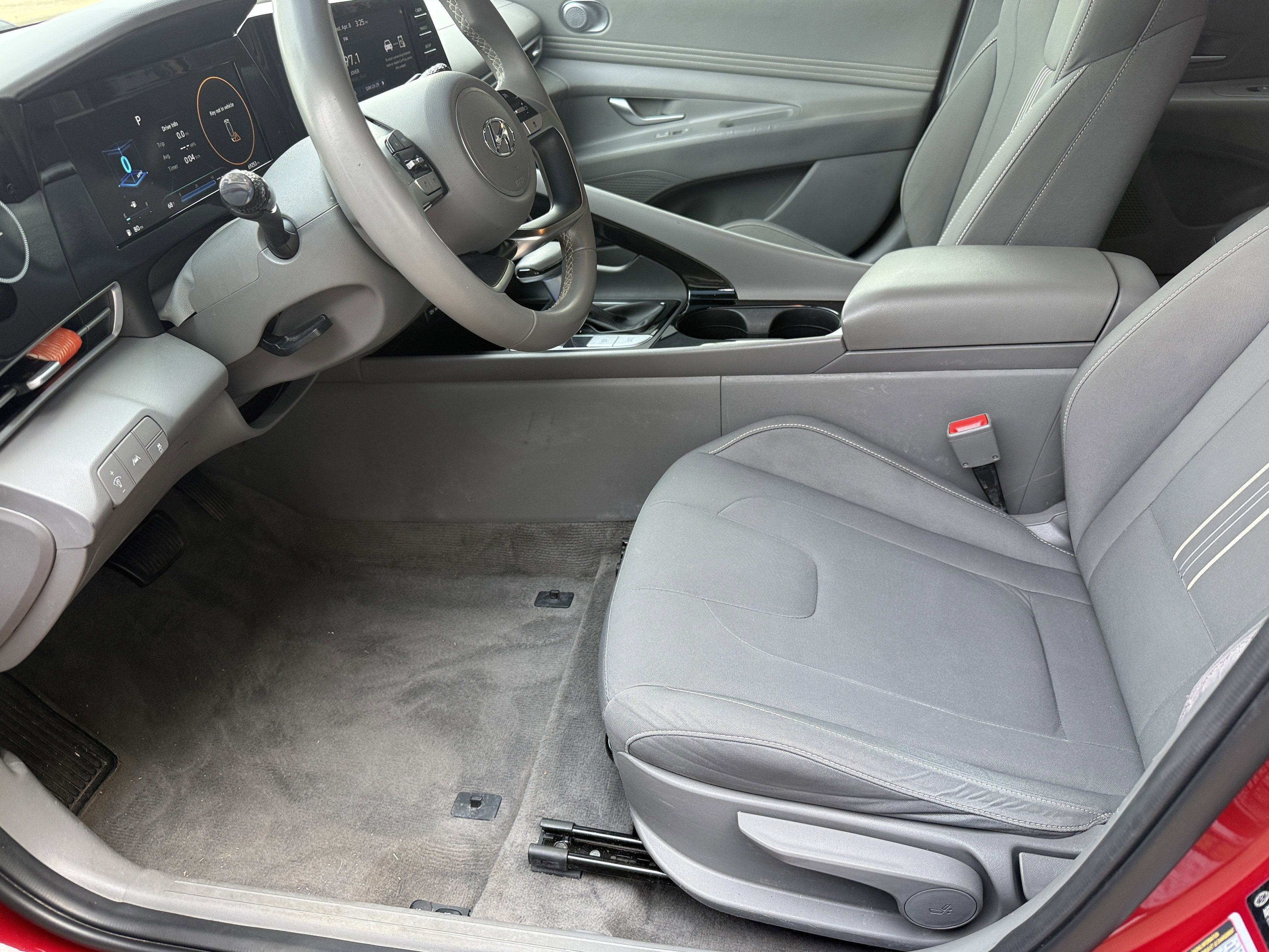 Used 2022 Hyundai Elantra SEL w/ Convenience Package FWD image 9