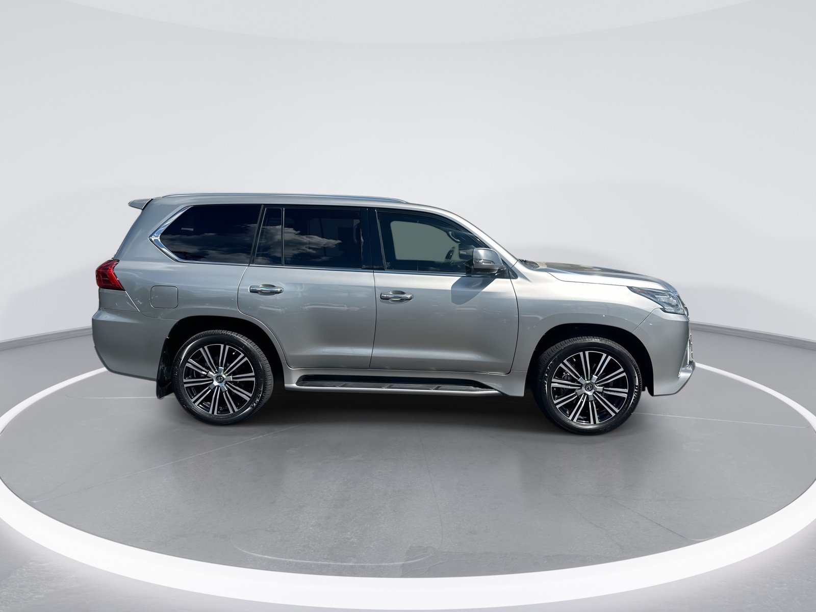 Used 2021 Lexus LX 570 4WD w/ Luxury Package image 10