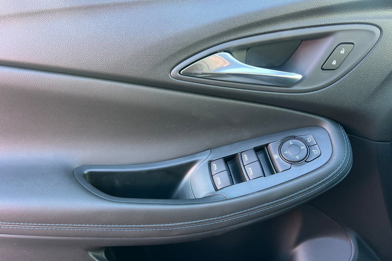 New 2026 Buick Encore GX Sport Touring image 9