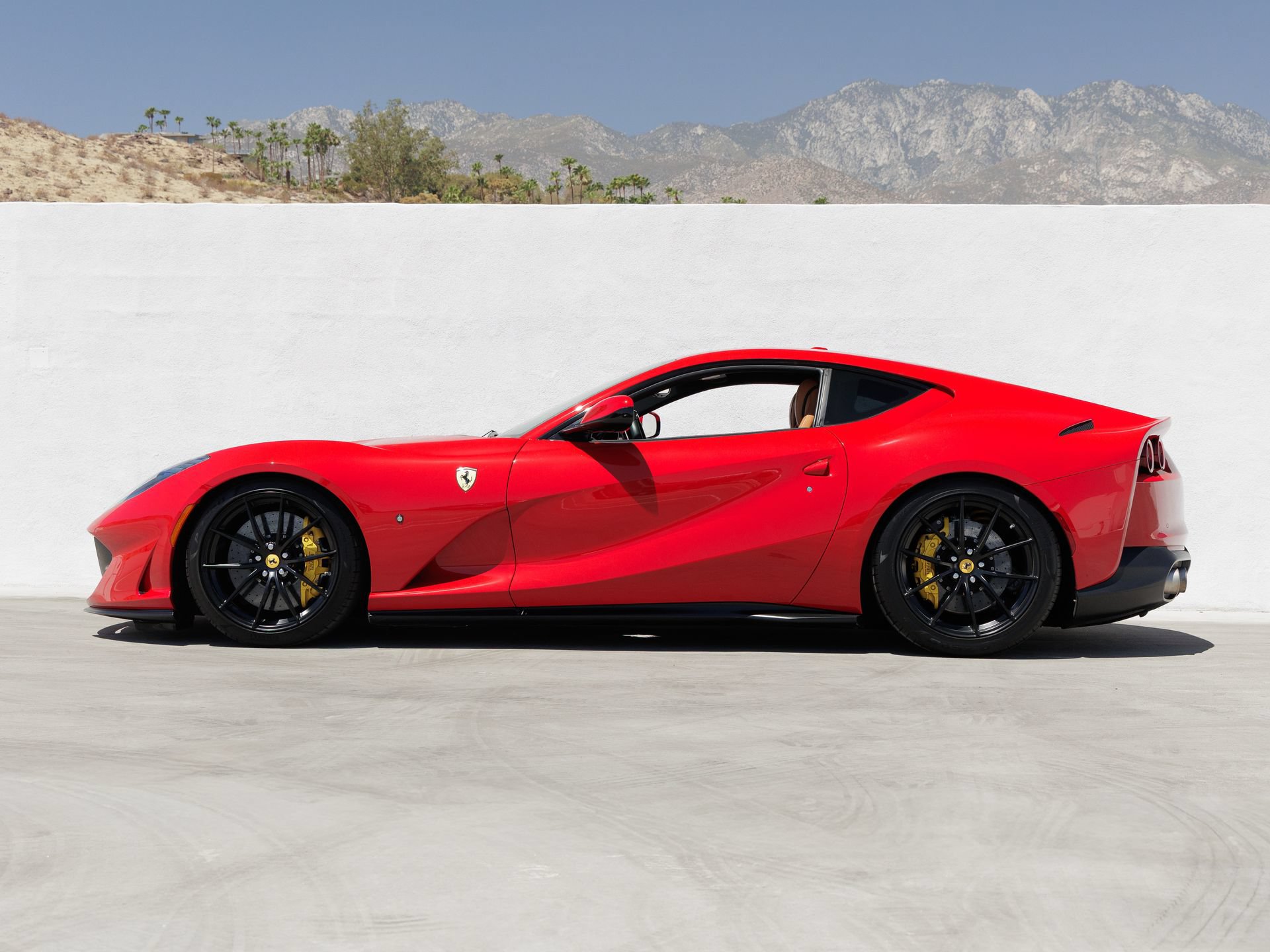 Used 2019 Ferrari 812 Superfast RWD image 2