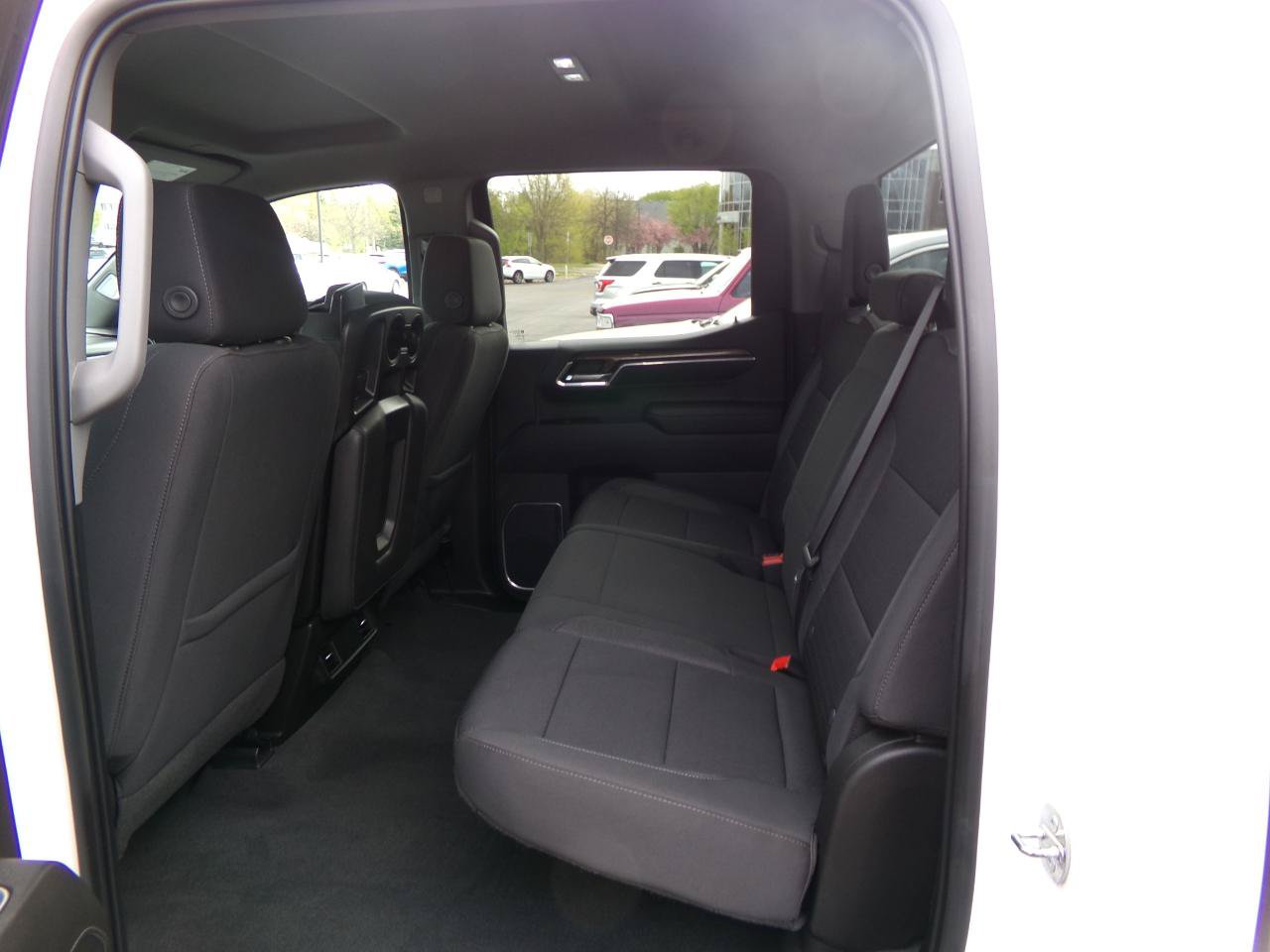 Used 2022 Chevrolet Silverado 1500 LT AWD/4WD image 34