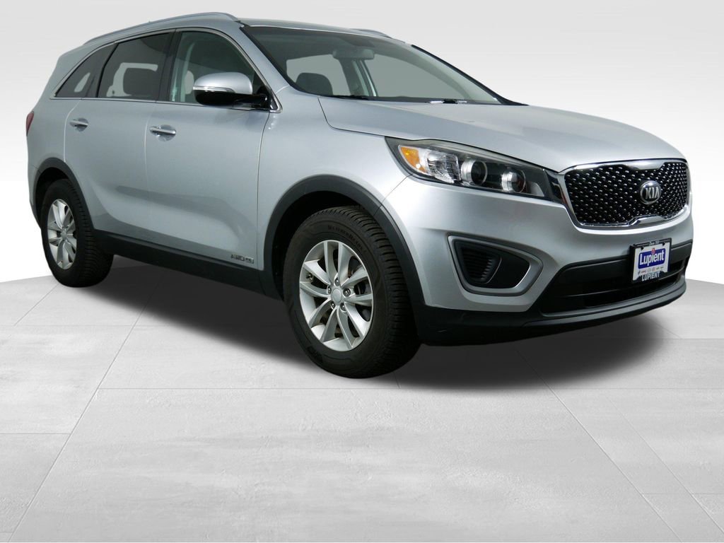 Used 2017 Kia Sorento LX image 2
