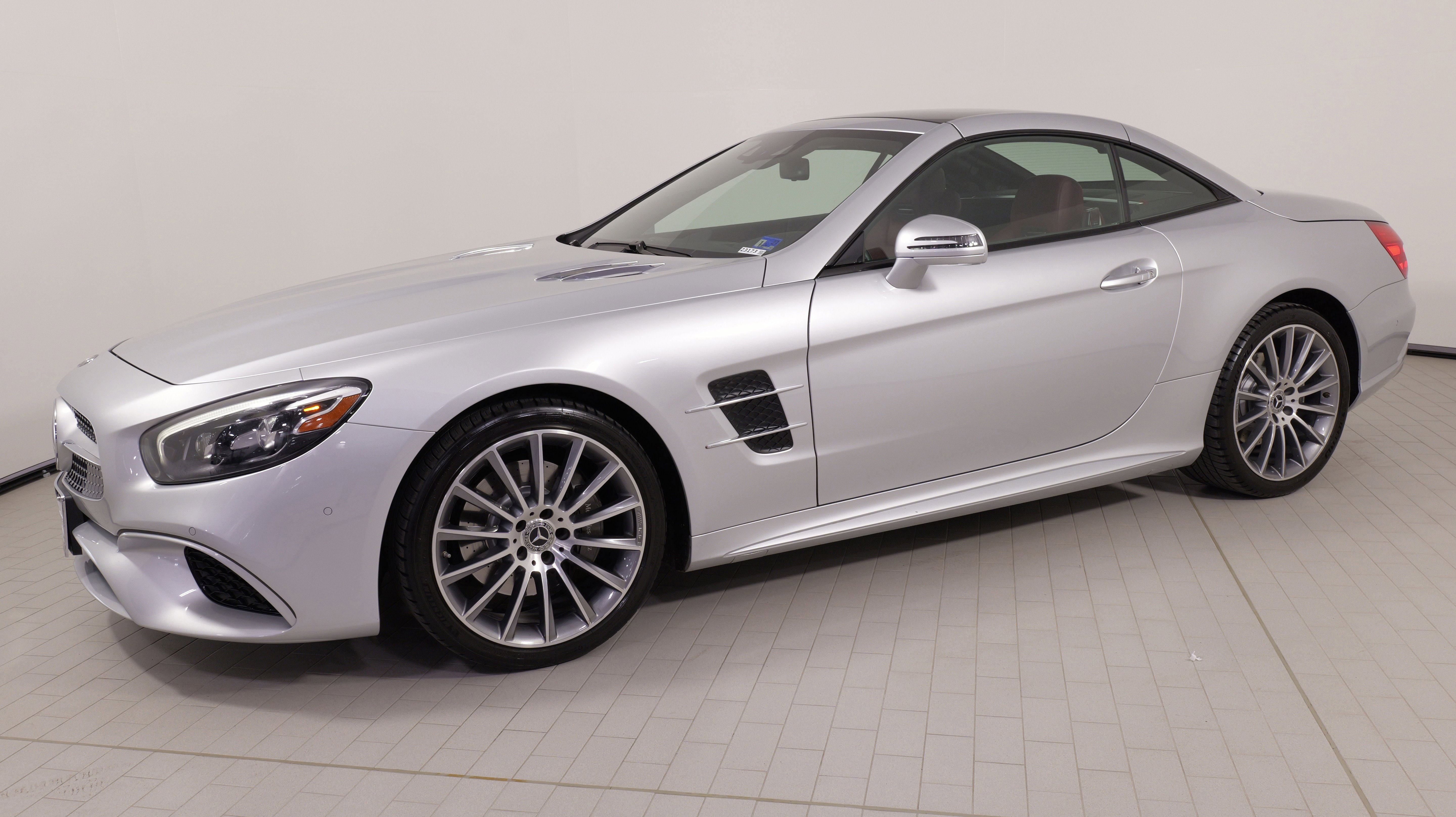 Used 2019 Mercedes-Benz SL 550 image 3