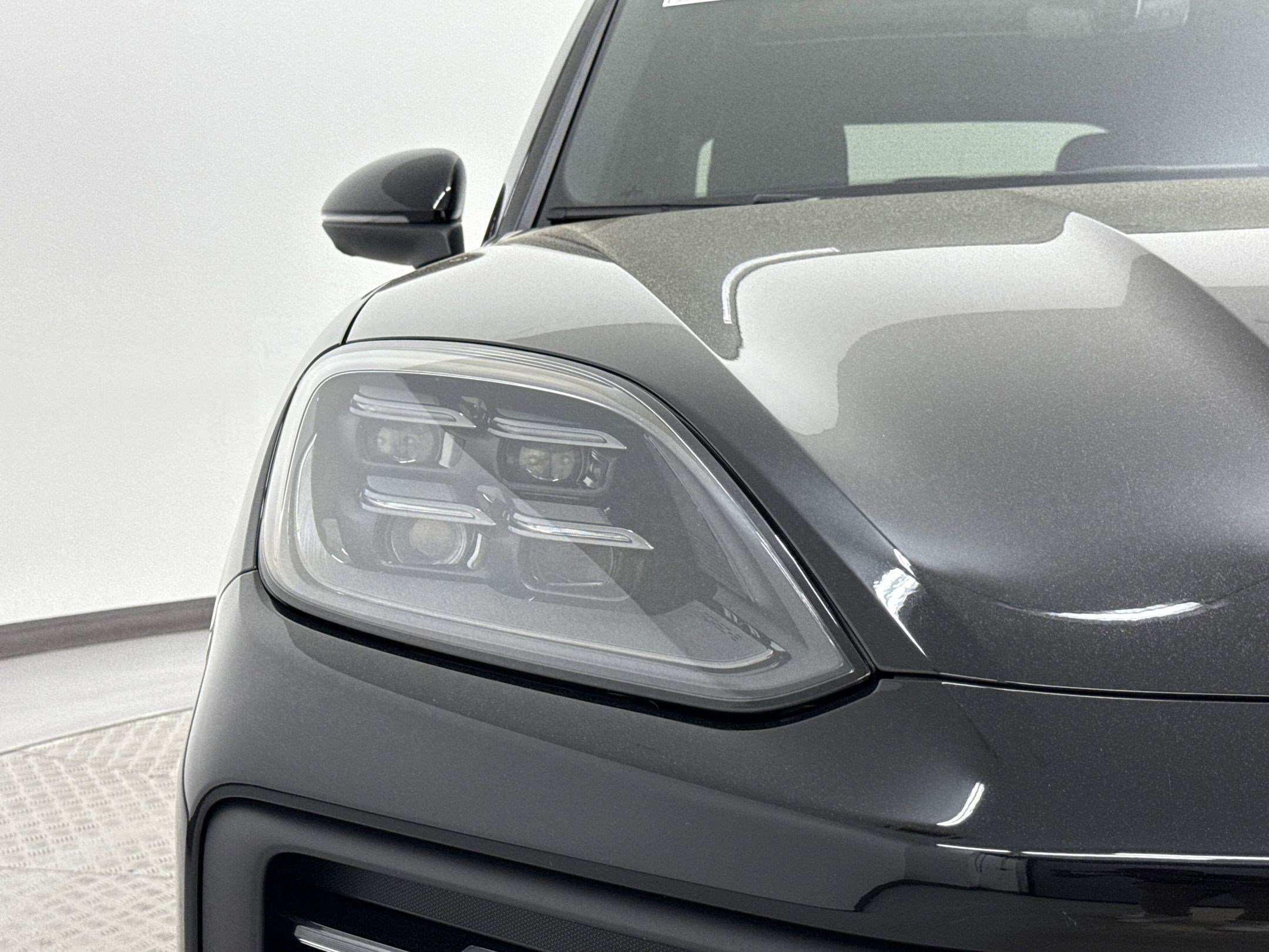 Certified 2025 Porsche Cayenne AWD/4WD image 10