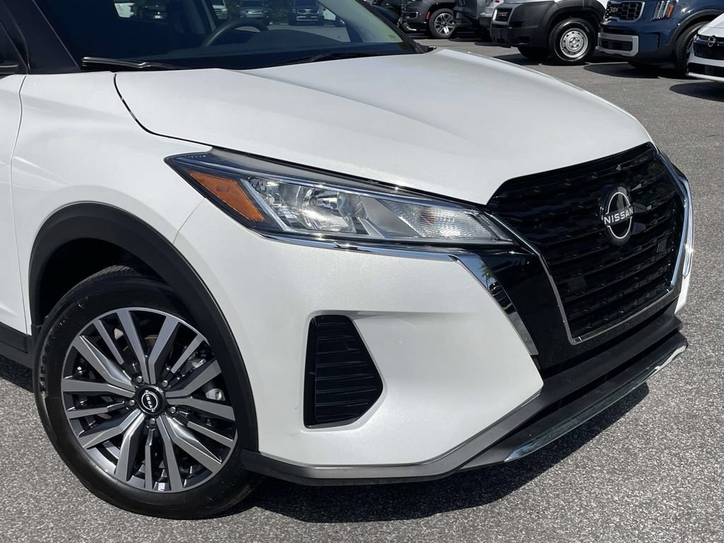 Used 2023 Nissan Kicks SV FWD image 9