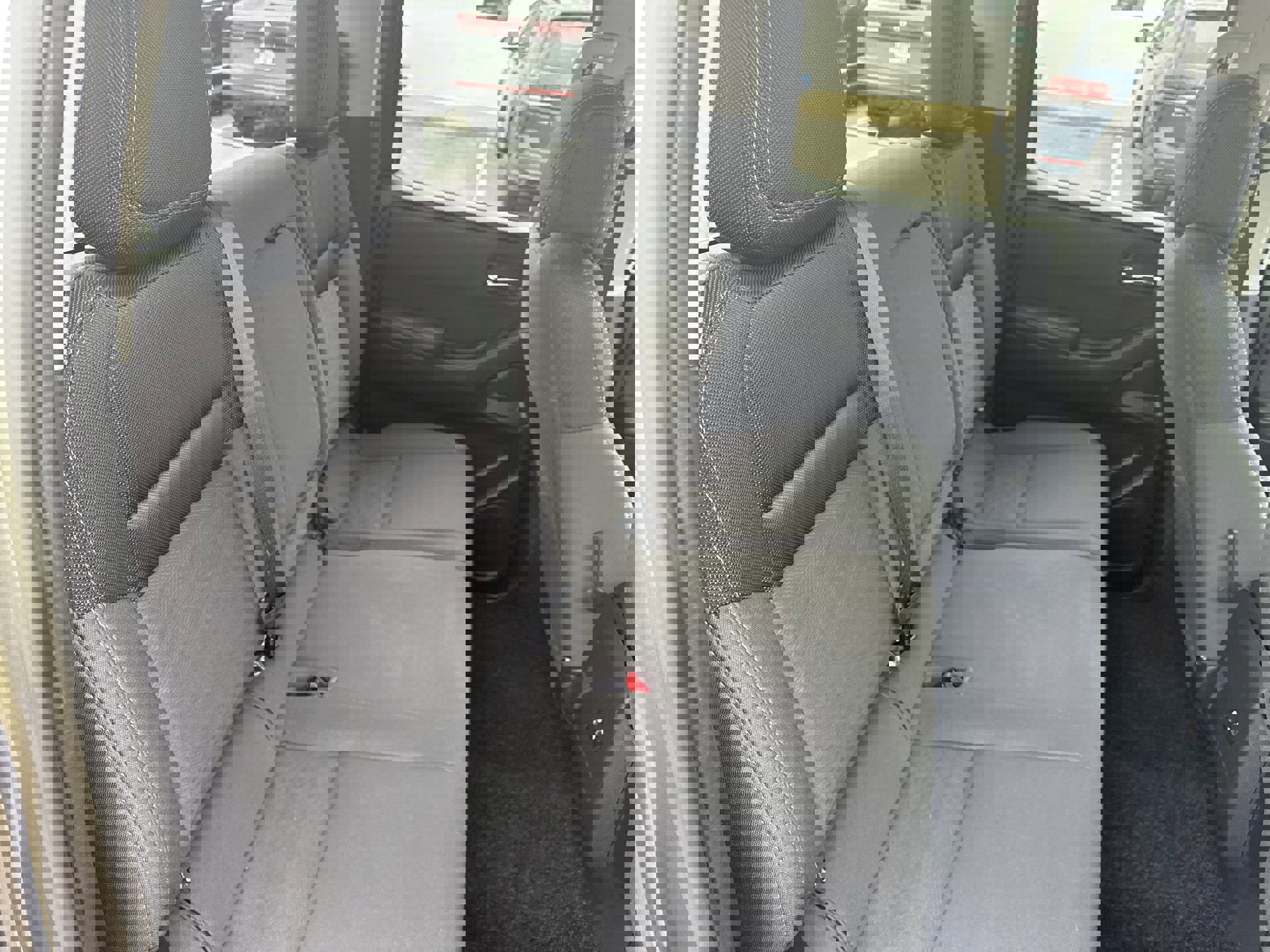 Used 2022 Nissan Frontier SV image 28