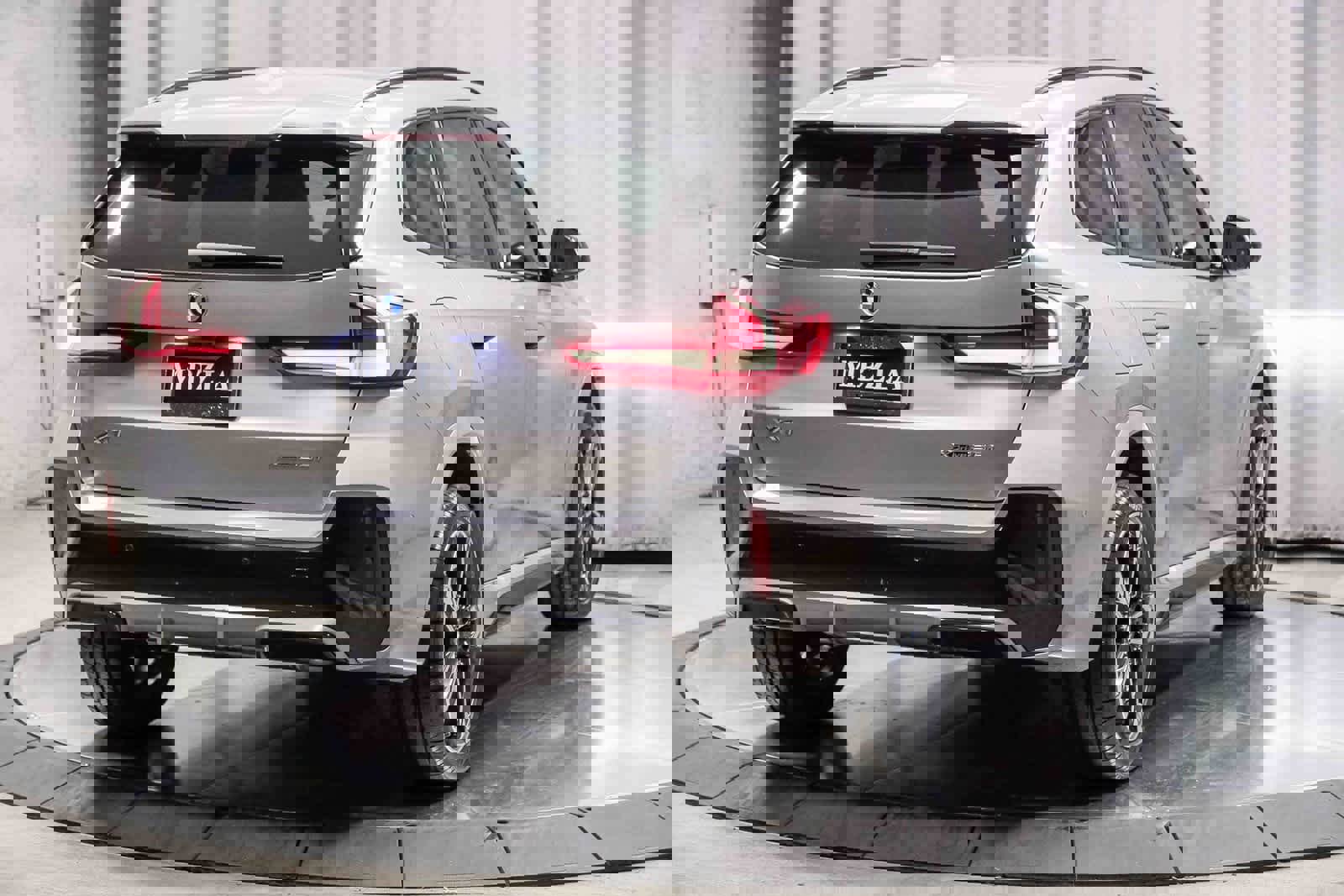 Used 2023 BMW X1 xDrive28i w/ M Sport Package image 4