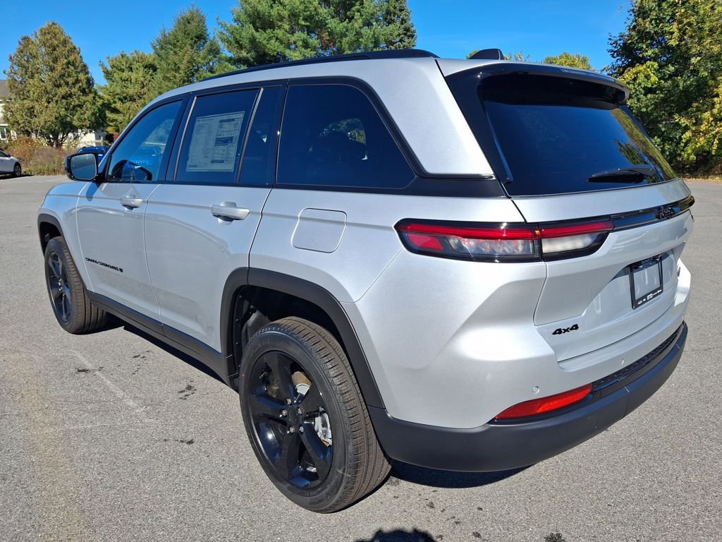 New 2025 Jeep Grand Cherokee Limited w/ Black Appearance Package image 5