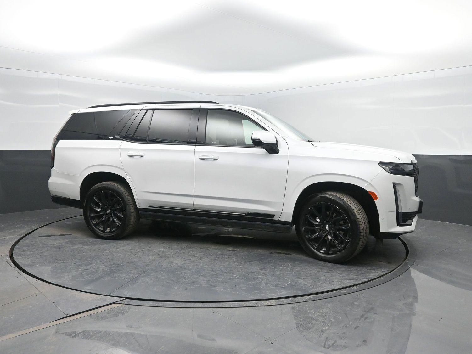 Used 2023 Cadillac Escalade Sport Platinum w/ LPO, ONYX Package image 3