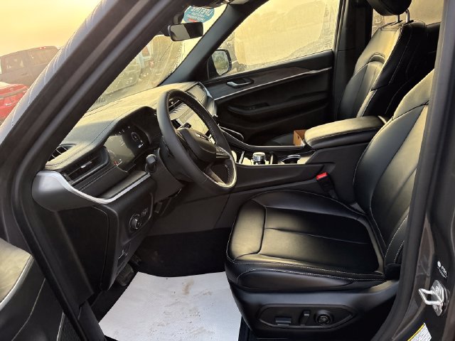 Used 2026 Jeep Grand Cherokee Limited w/ Limited Altitude Package AWD/4WD image 8