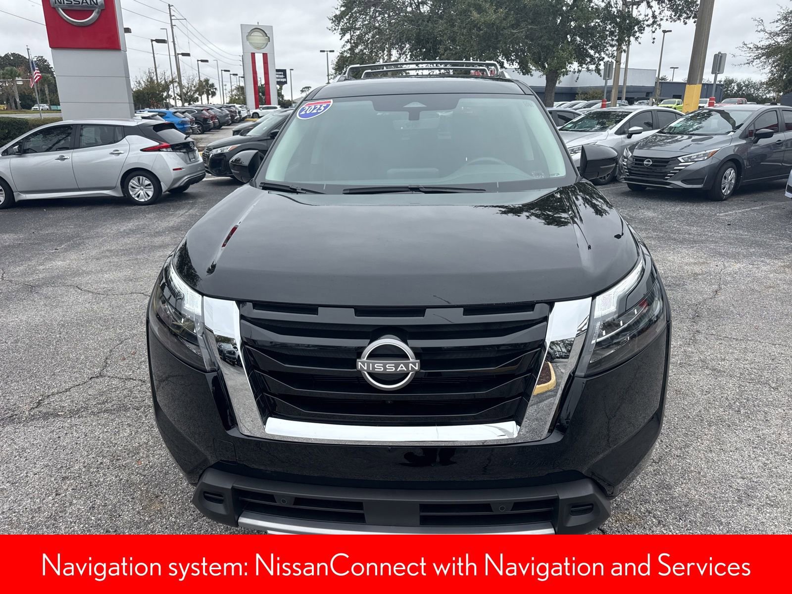 Certified 2025 Nissan Pathfinder SL image 3