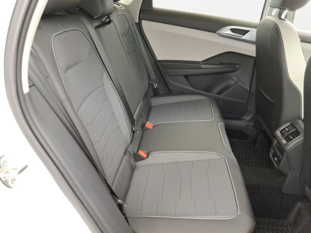 Certified 2025 Volkswagen Taos SE image 15