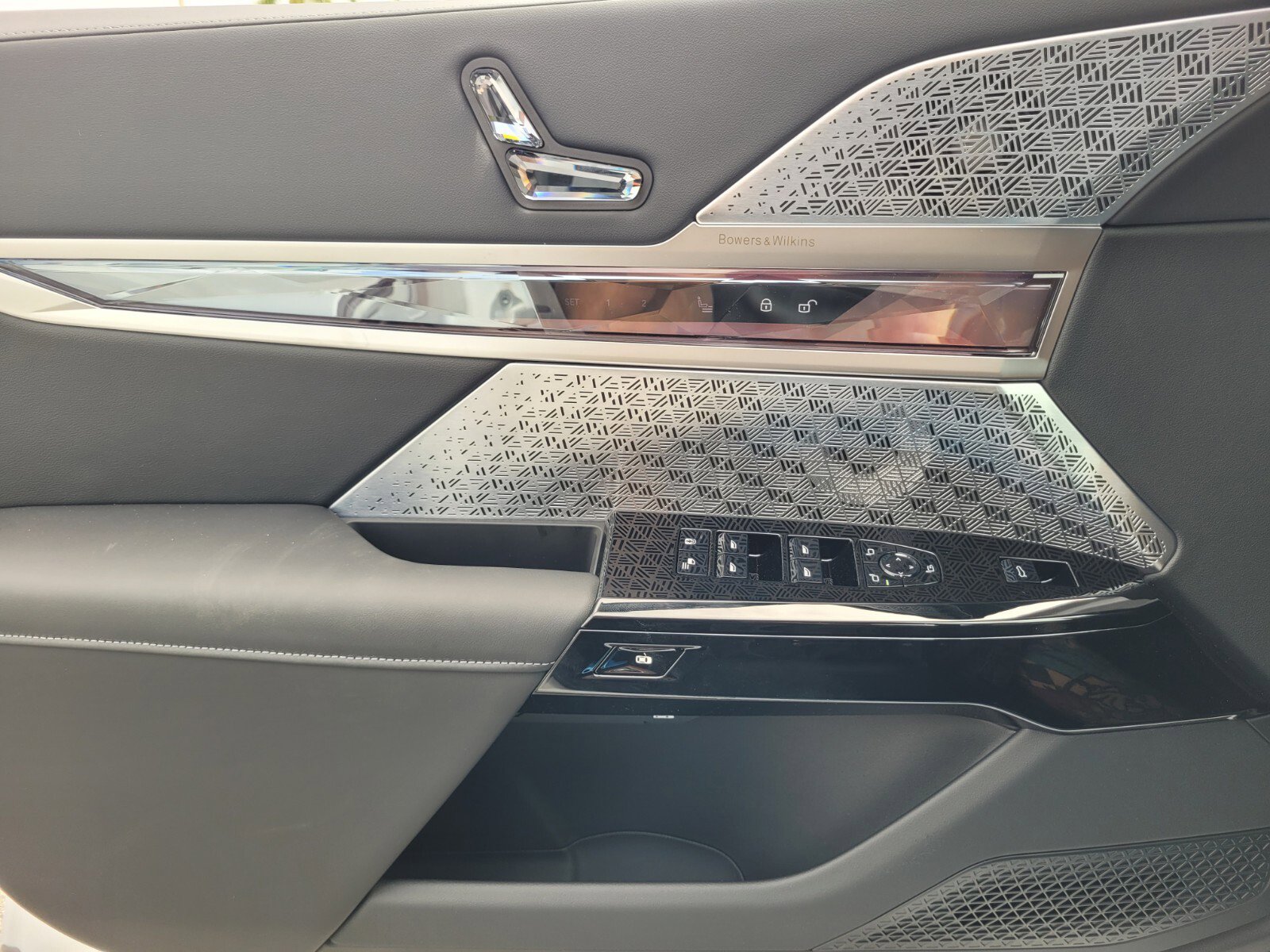 Used 2026 BMW 760i xDrive w/ Executive Package image 21