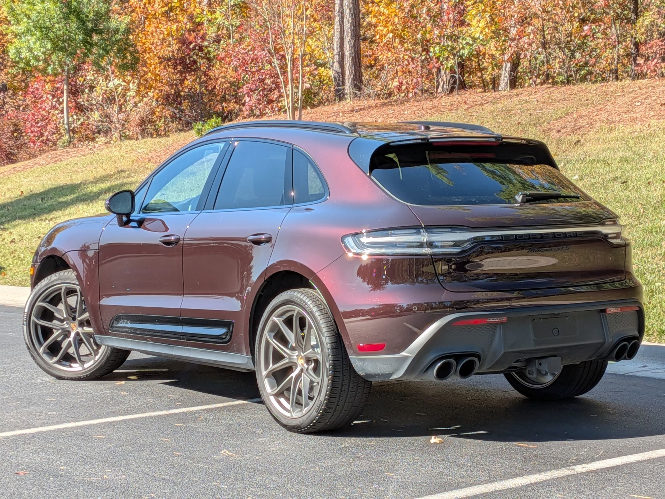 Used 2025 Porsche Macan GTS AWD/4WD image 3