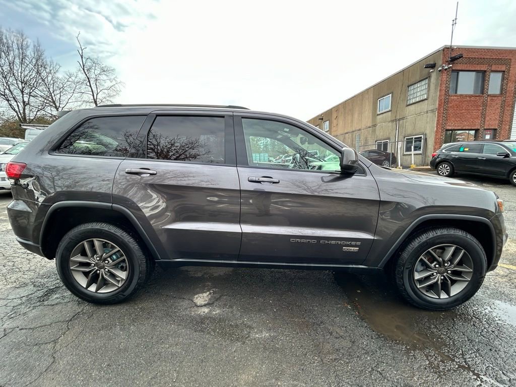 Used 2016 Jeep Grand Cherokee Laredo 75th Anniversary image 6