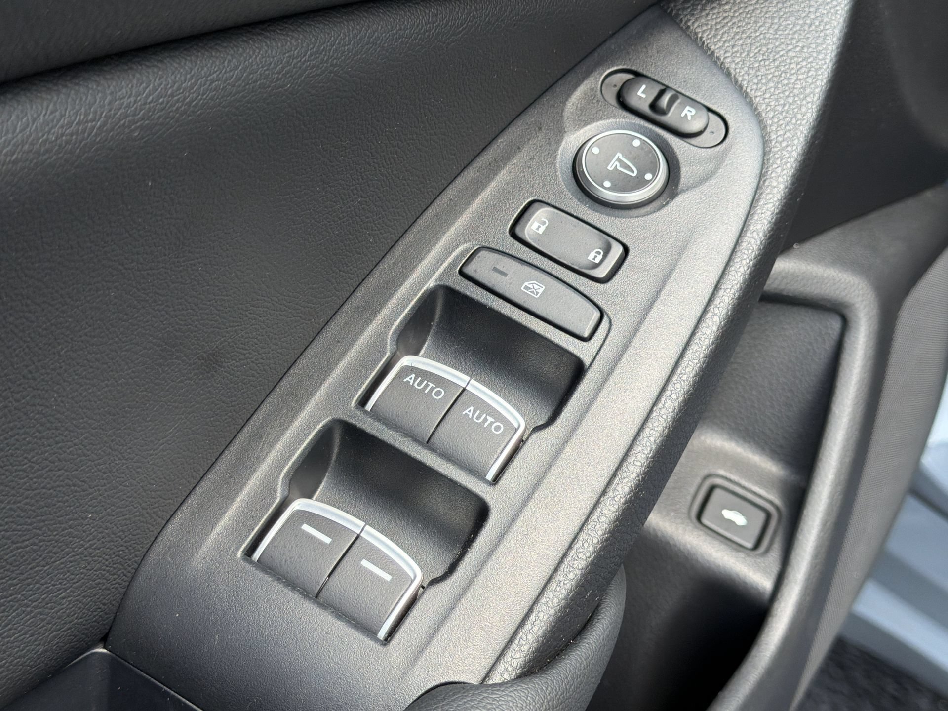 Used 2022 Honda Accord Sport image 11
