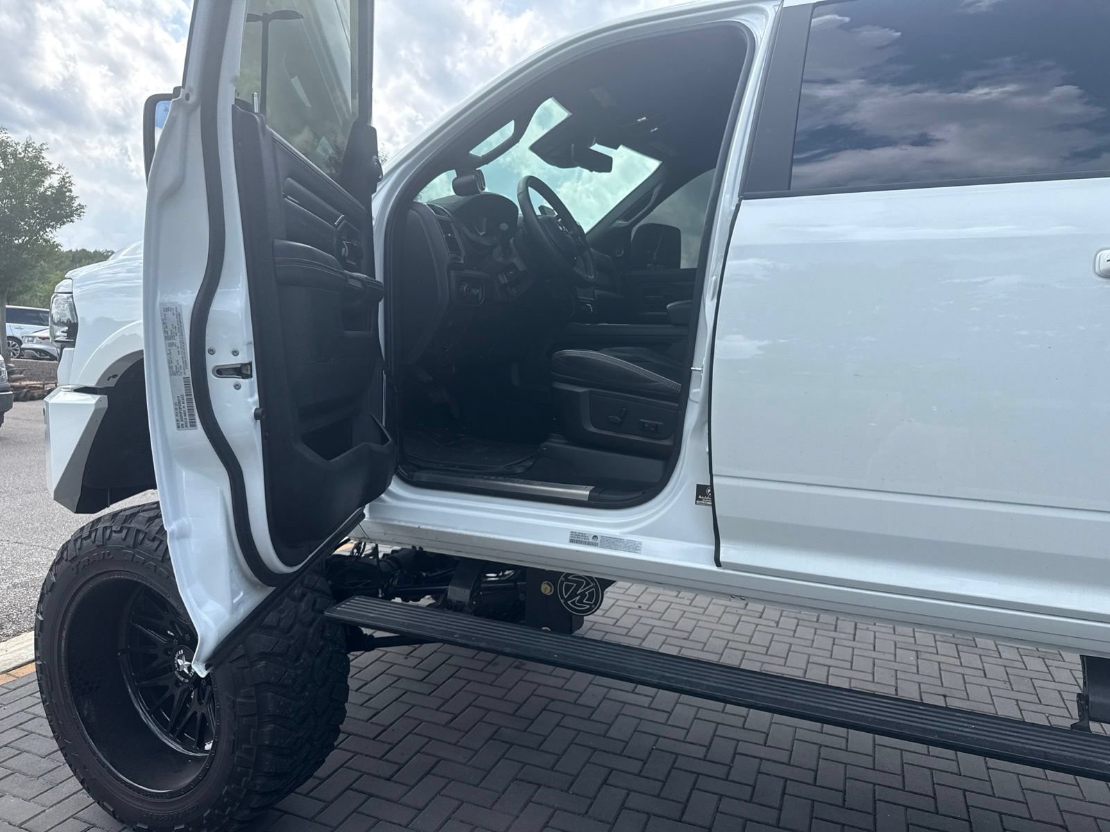Used 2023 RAM 3500 Limited AWD/4WD image 9