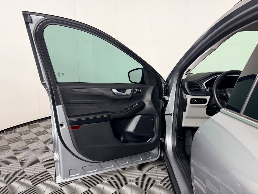 Used 2023 Ford Escape Platinum w/ Premium Technology Package image 27
