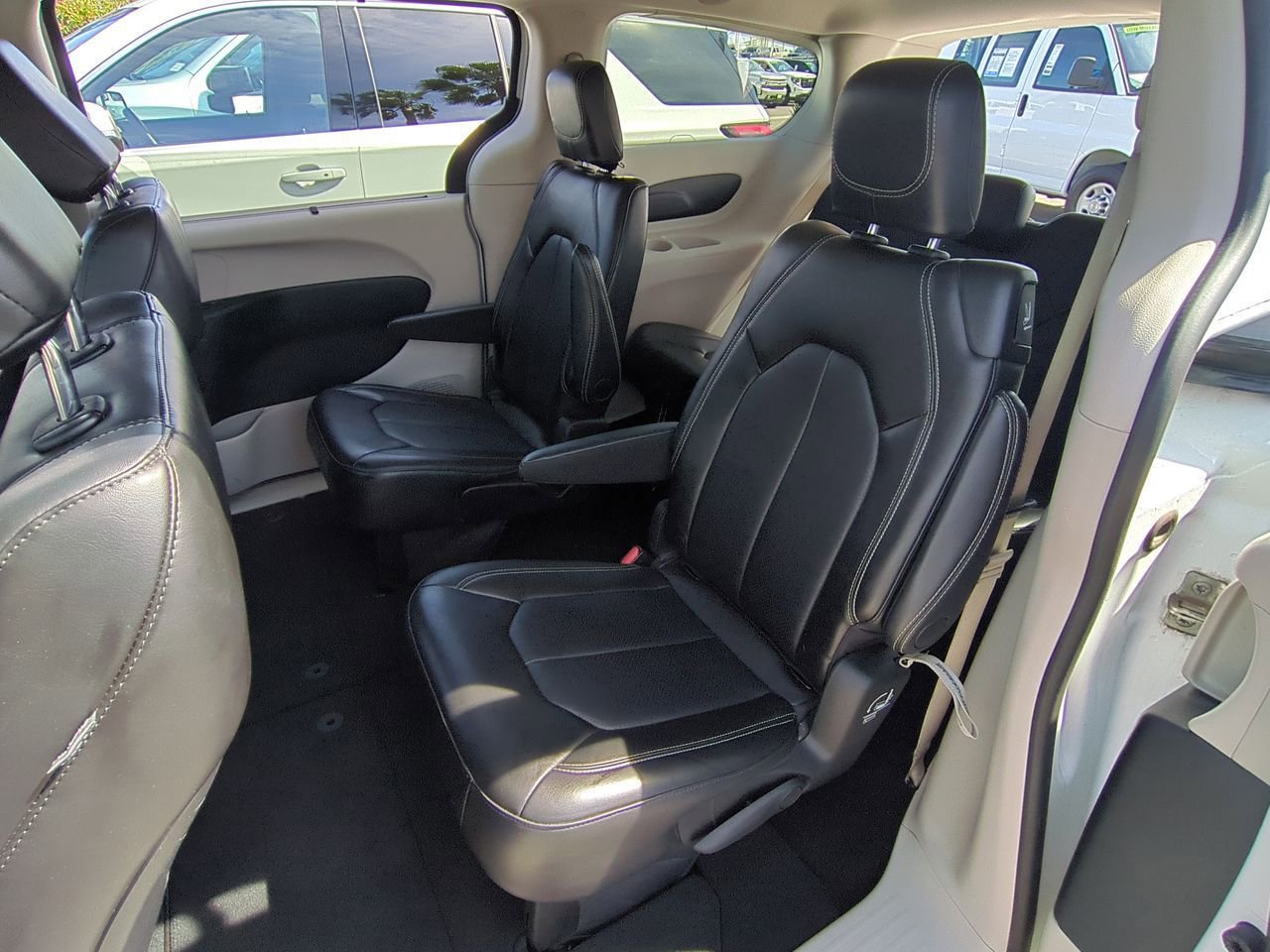 Used 2024 Chrysler Pacifica Touring-L image 22