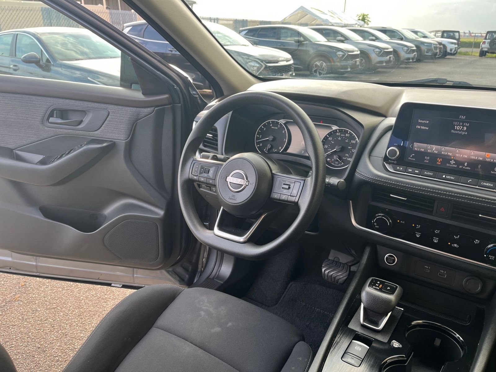 Used 2023 Nissan Rogue S image 33