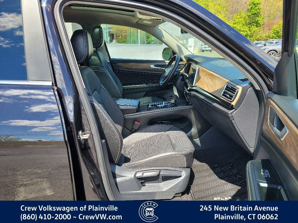 Used 2024 Volkswagen Atlas SE AWD/4WD image 17