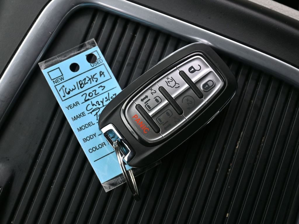 Used 2023 Chrysler Pacifica Touring-L image 20