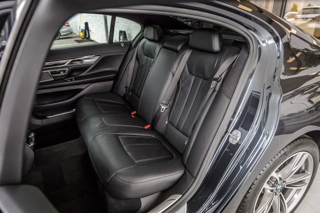 Used 2019 BMW 740i w/ M Sport Package RWD image 42