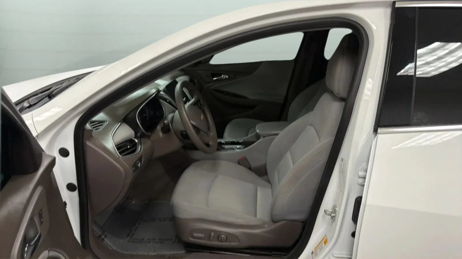 Used 2022 Chevrolet Malibu LT FWD image 21