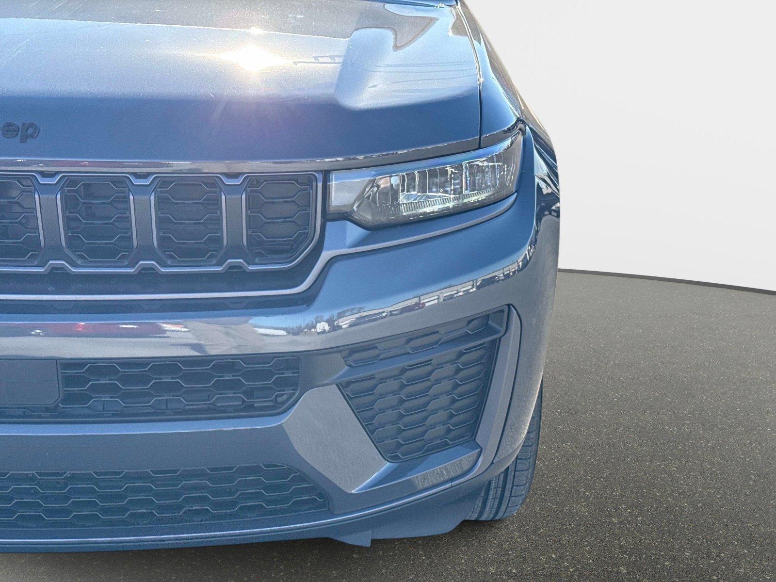 New 2026 Jeep Grand Cherokee Altitude AWD/4WD image 10