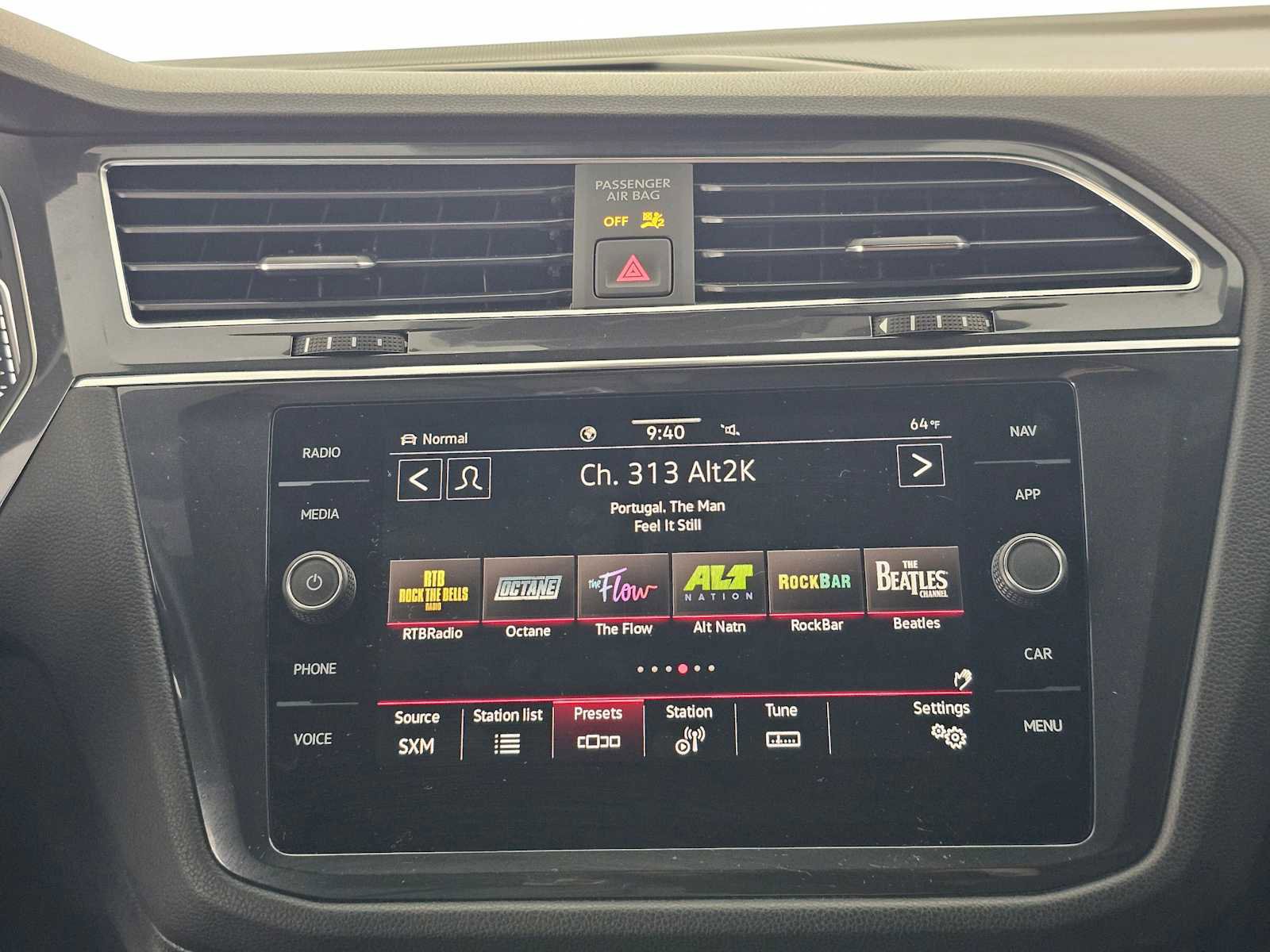 Used 2023 Volkswagen Tiguan SEL R-Line image 28