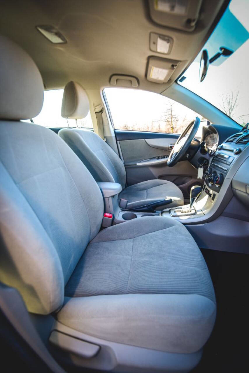 Used 2011 Toyota Corolla LE image 30