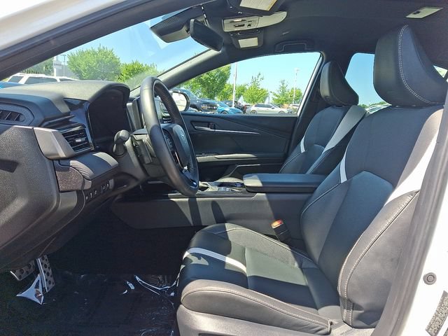 Used 2025 Toyota Camry SE FWD image 13
