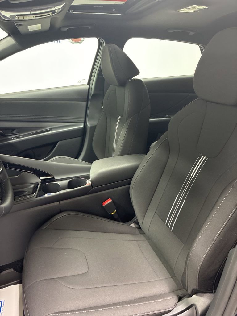 New 2026 Hyundai Elantra SEL Sport image 9