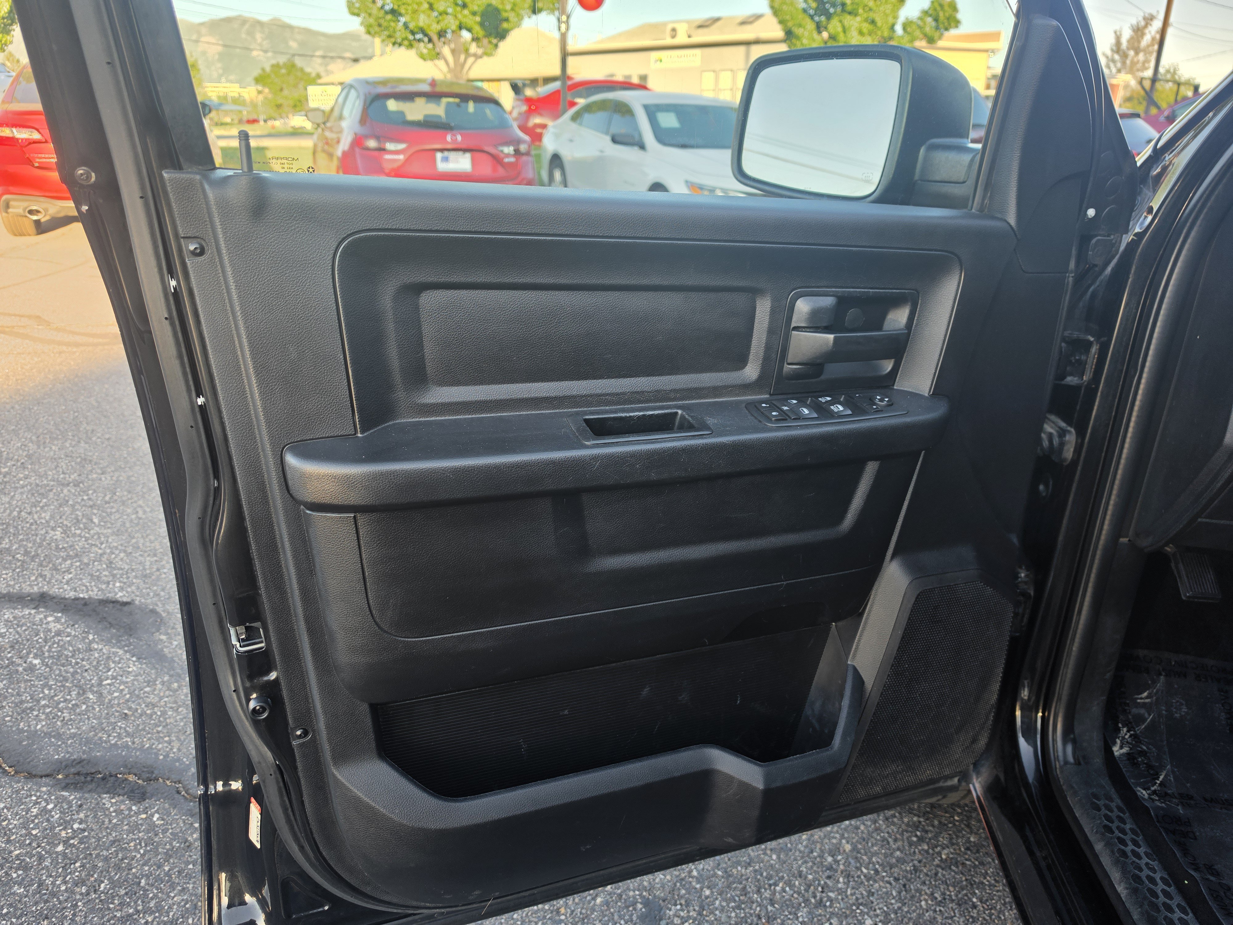 Used 2017 RAM 1500 ST w/ SXT Appearance Group AWD/4WD image 14