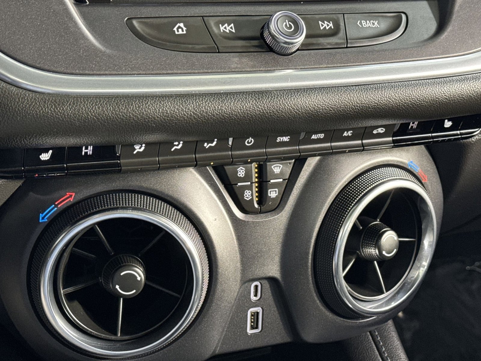 Used 2020 Chevrolet Blazer LT w/ Sound & Technology Package image 25