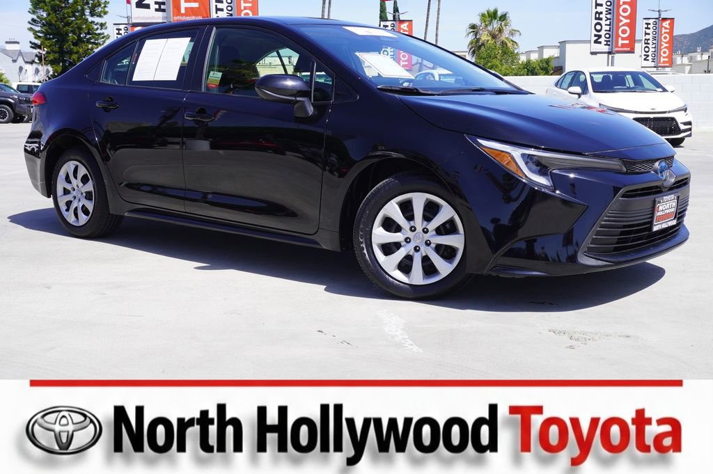 Certified 2025 Toyota Corolla LE image 1