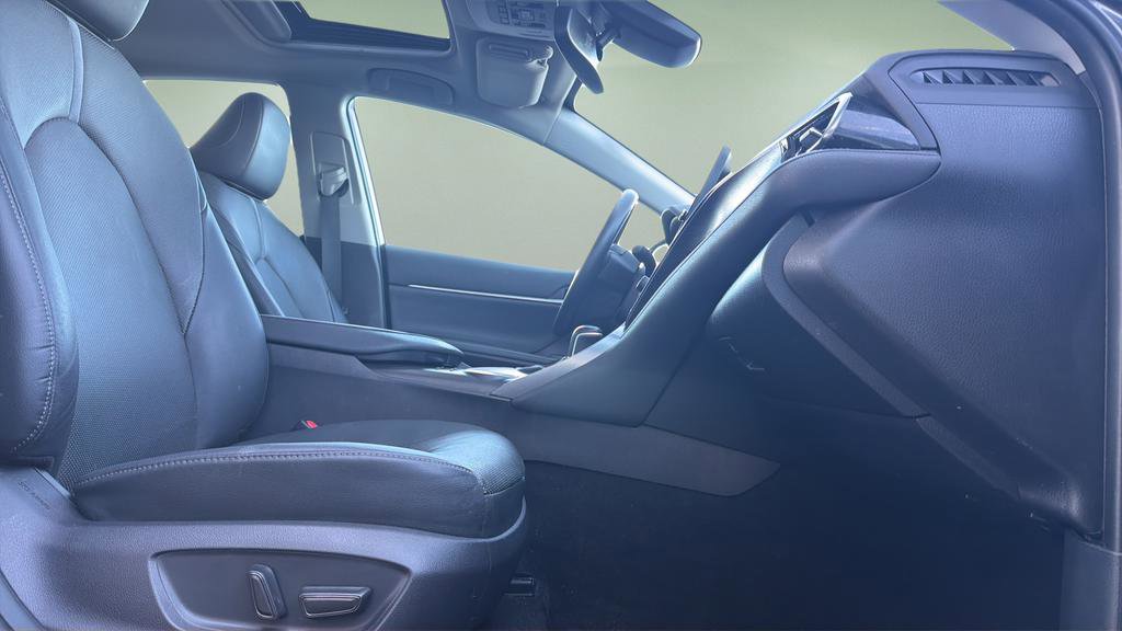 Used 2021 Toyota Camry XLE w/ Navigation Upgrade Package image 11