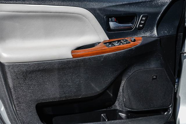 Used 2019 Toyota Sienna Limited Premium image 26