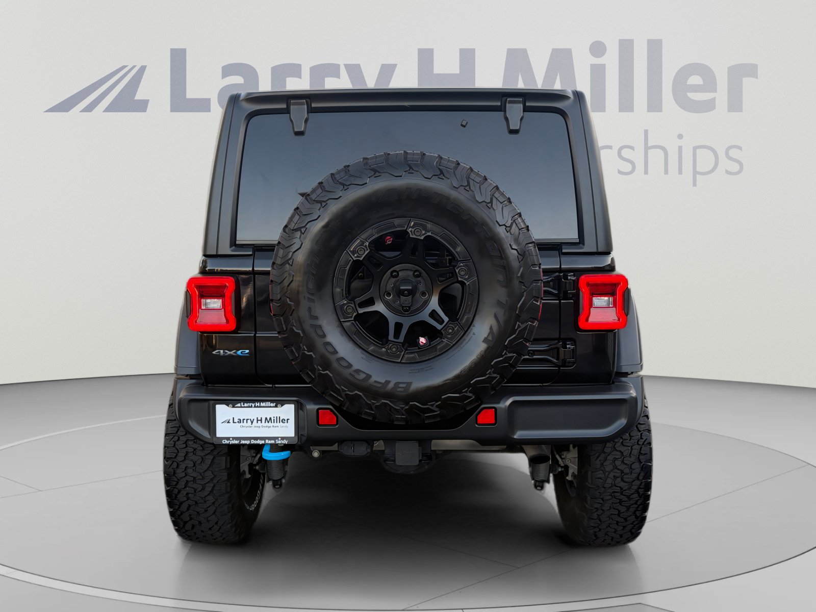 Used 2023 Jeep Wrangler Unlimited Rubicon 4xe AWD/4WD image 4