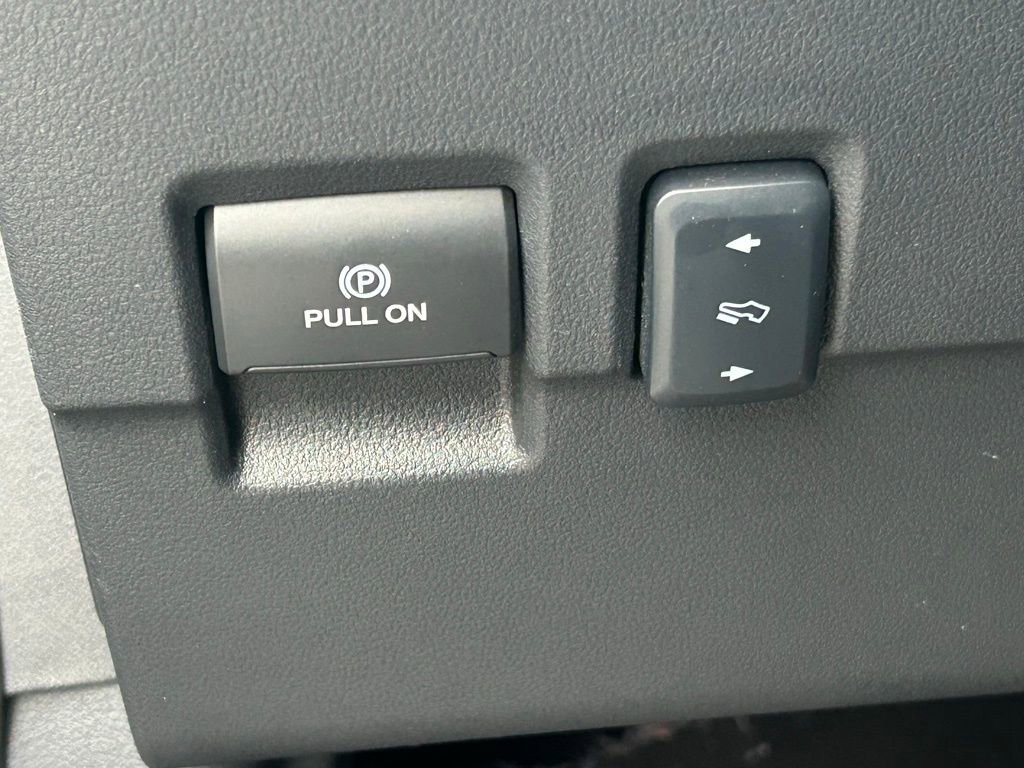 Used 2024 Ford F350 Lariat w/ FX4 Off-Road Package AWD/4WD image 32