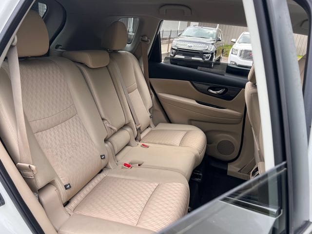 Used 2020 Nissan Rogue SV FWD image 27